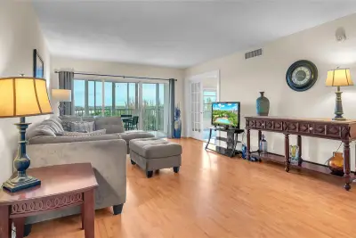 3150 N Palm Aire Dr #909, Pompano Beach: photo 1 of 24