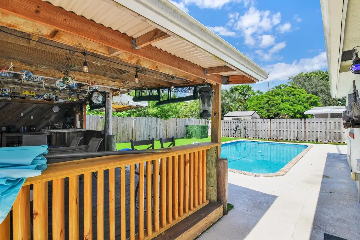 5221 NE 16th Ave, Pompano Beach: photo 1 of 44