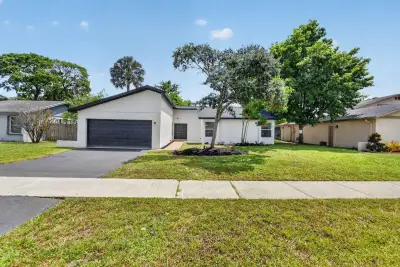 386 NW 40th Ter, Deerfield Beach: photo 1 of 55