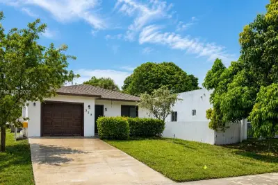 529 NW 16th Ave, Fort Lauderdale: photo 1 of 9
