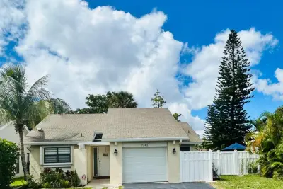 7342 NW 38th Pl, Coral Springs: photo 1 of 21