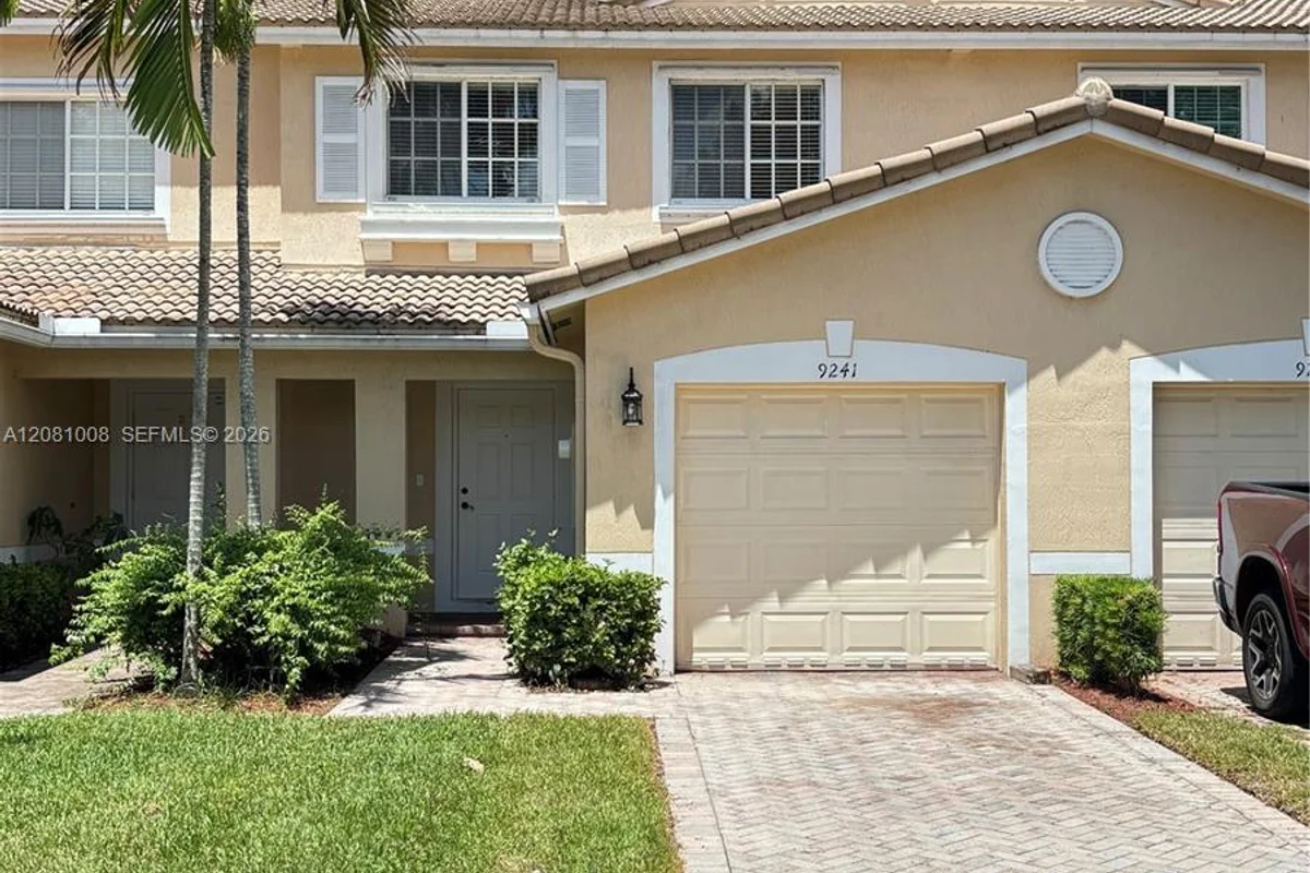 9241 Chambers St, Tamarac: photo 1 of 23