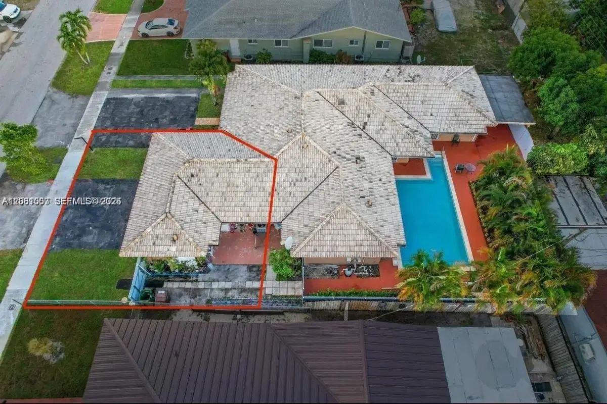 324 E 34th #1, Hialeah: photo 1 of 11