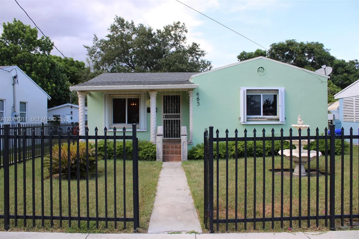 665 NW 50th St, Miami: photo 1 of 26