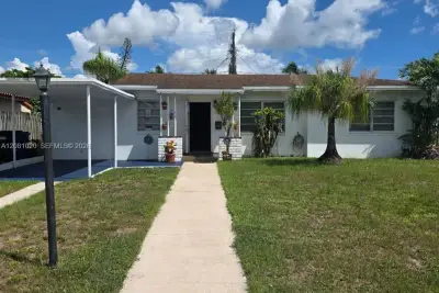 921 NE 163rd St, North Miami Beach: photo 1 of 11