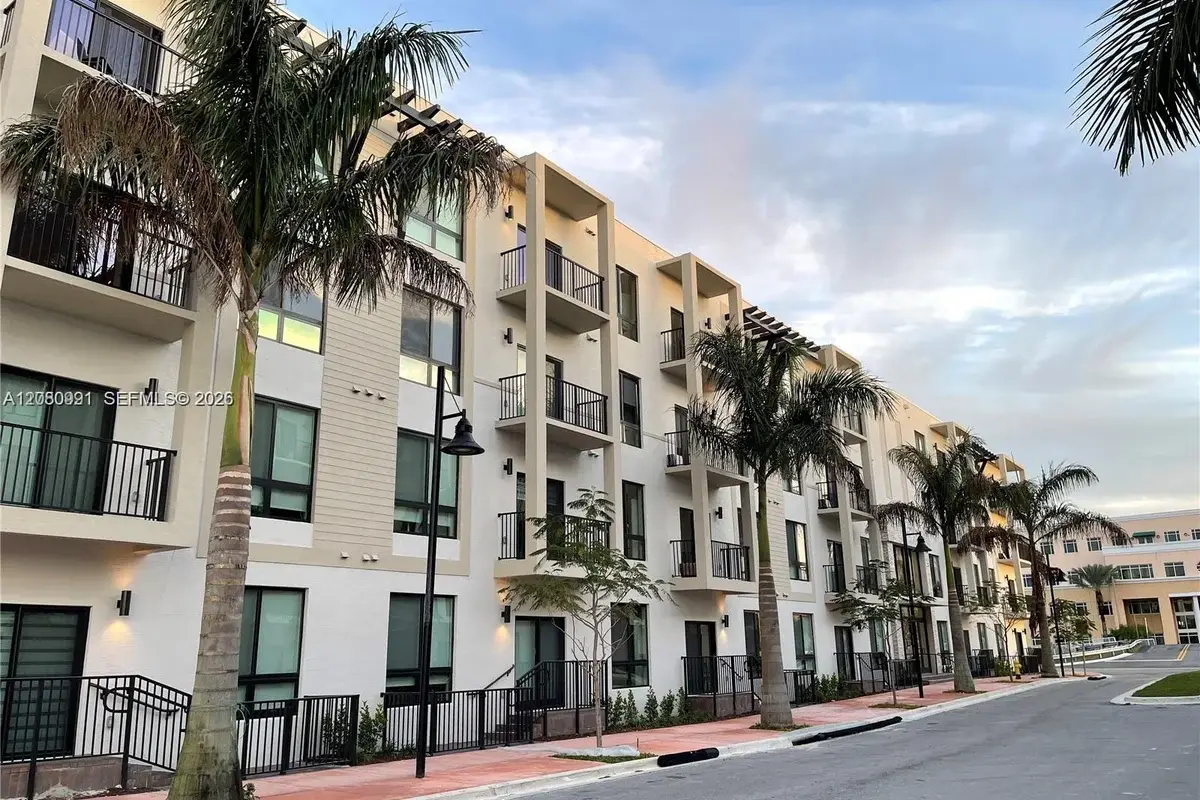 8265 NW 41st St #C-305, Doral: photo 1 of 13