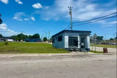 300 SW 5th St, Belle Glade: photo 1 of 4