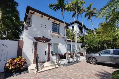 1823 S Bayshore Ln, Miami: photo 1 of 77