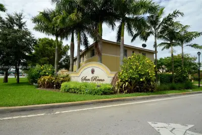 1984 SW 60th Ave, North Lauderdale: photo 1 of 19