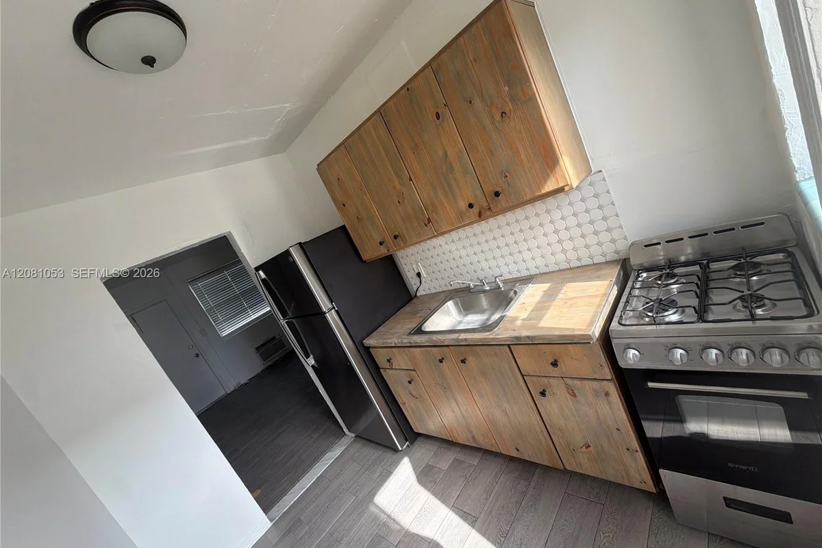 10085 NW 7 Ct #2-B, Miami: photo 1 of 3