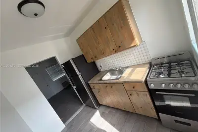 10085 NW 7 Ct #2-B, Miami: photo 1 of 3