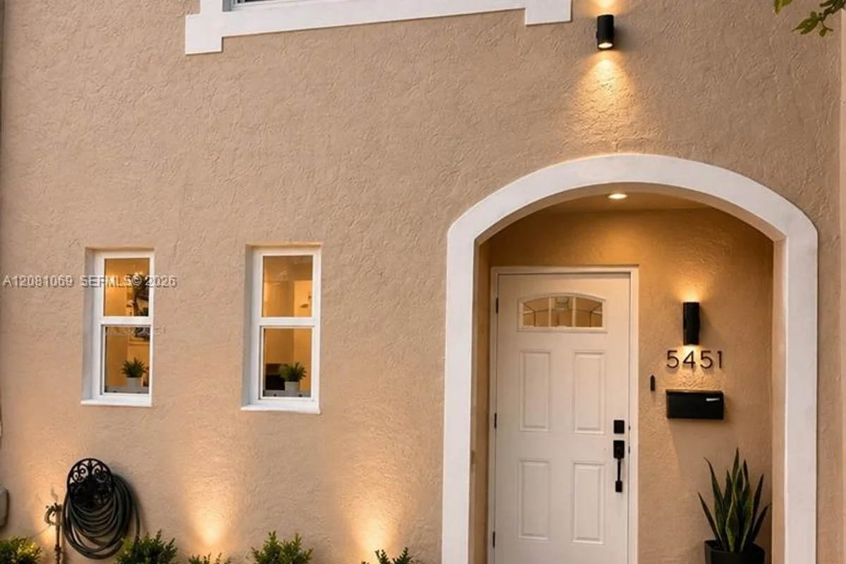 5451 NW 169th Ter, Miami Gardens: photo 1 of 4