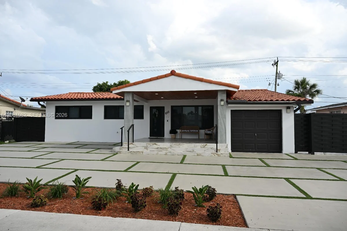 850 W 51st Pl, Hialeah: photo 1 of 23