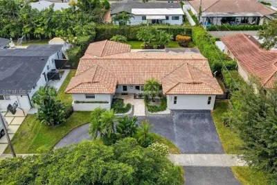 20610 NE 22nd Ct, Miami: photo 1 of 57