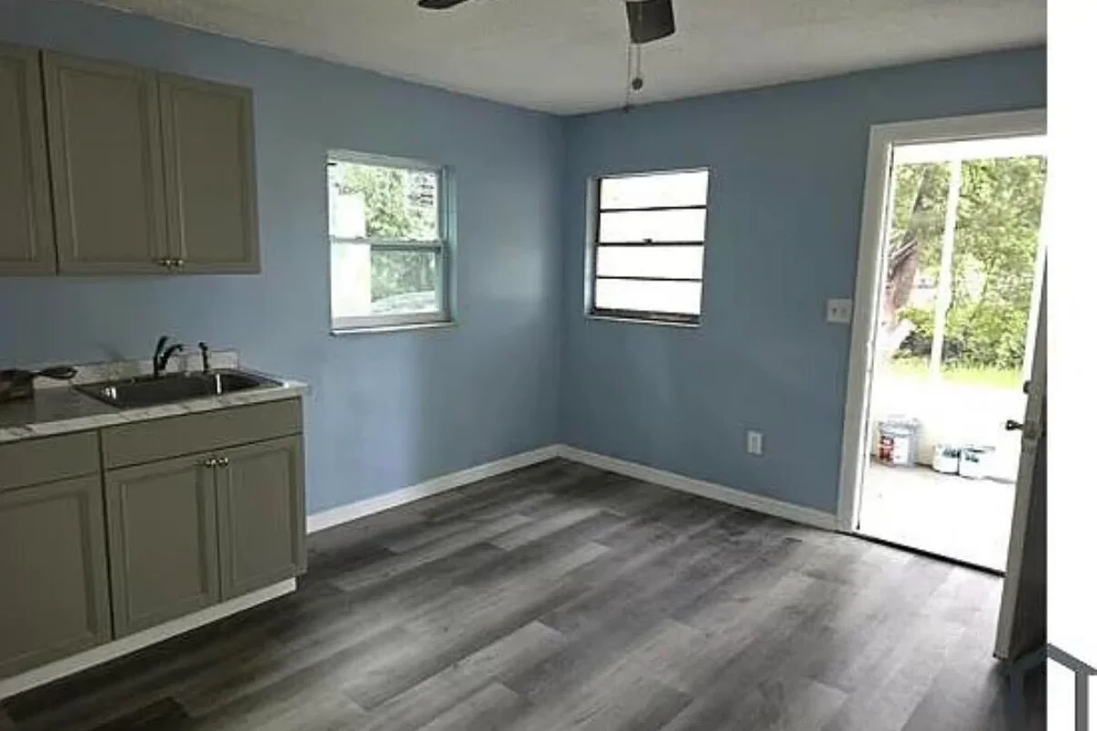 1132 W 27th St, Riviera Beach: photo 1 of 4