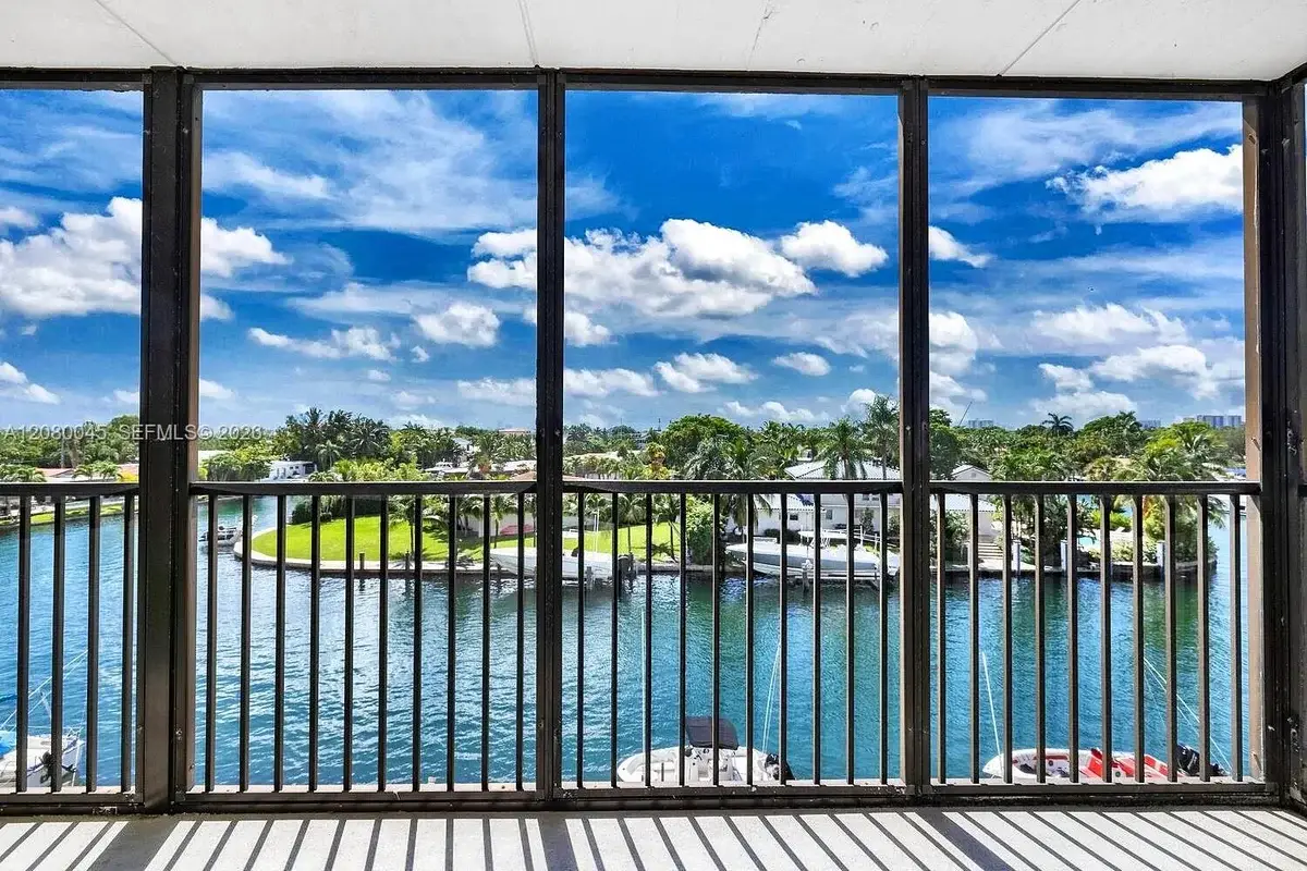 2500 NE 135th St #C311, North Miami: photo 1 of 59