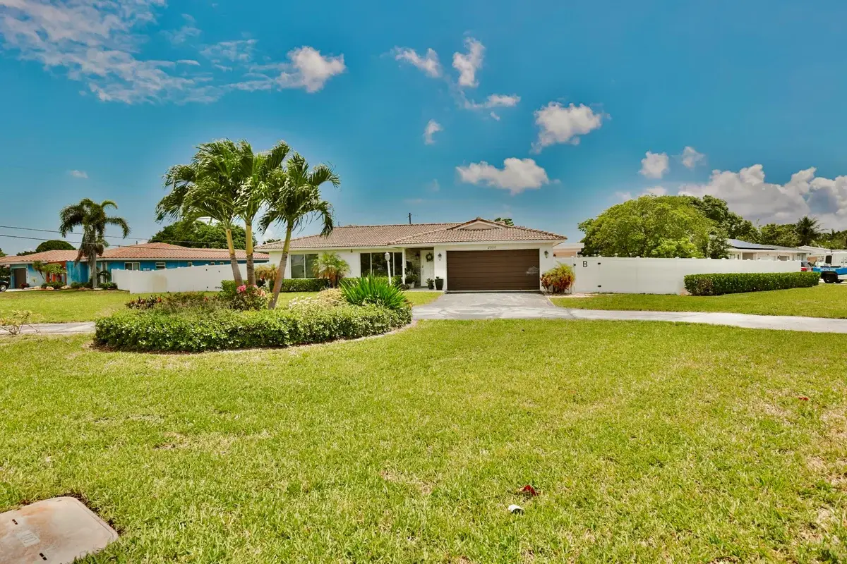 4000 NW 3rd Ave, Boca Raton: photo 1 of 34