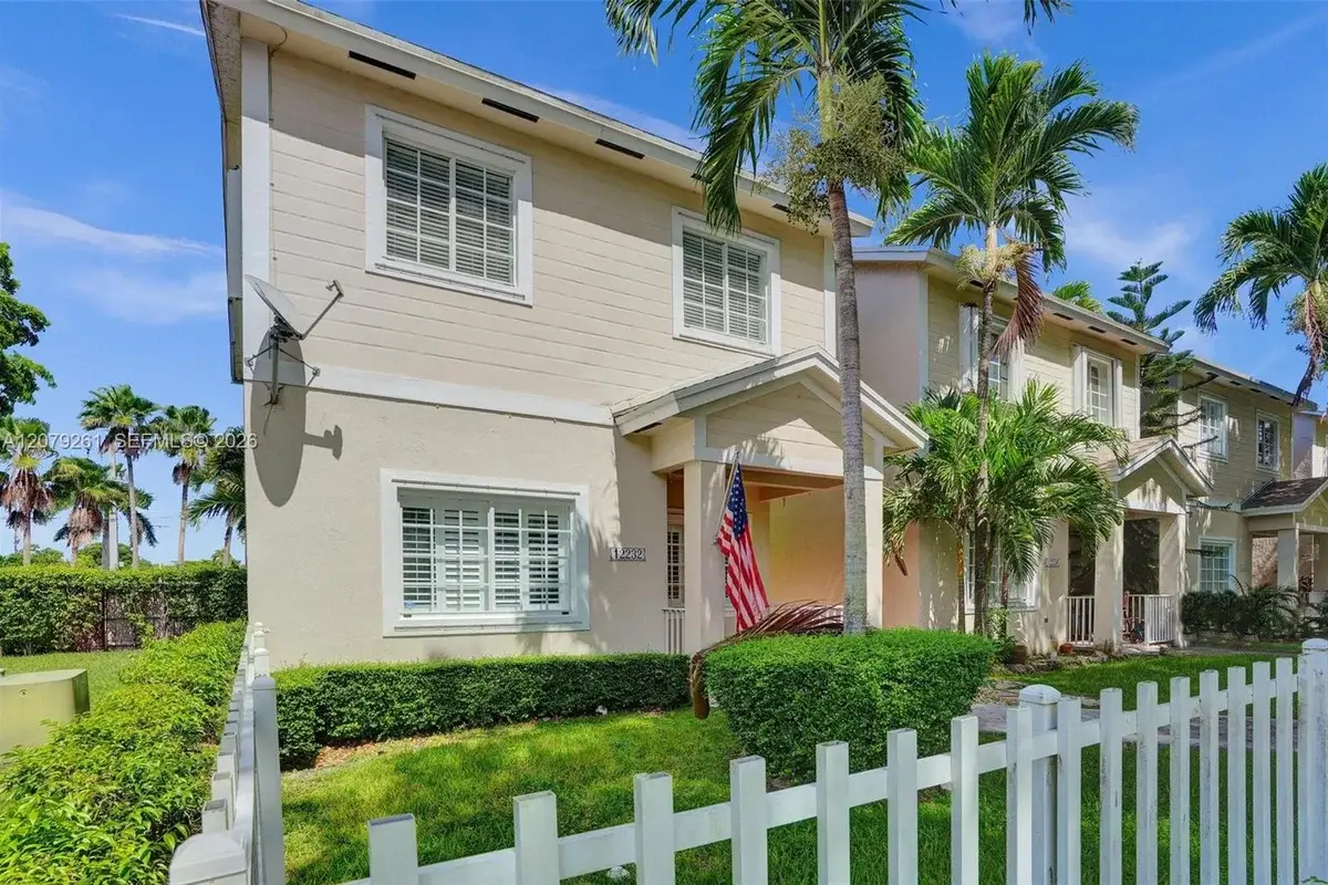12232 SW 148 Ter, Miami: photo 1 of 46