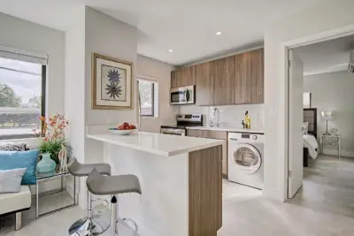 1273 NE 38th St #3, Oakland Park: photo 1 of 19