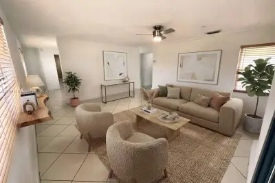 62 W 44th St, Hialeah: photo 1 of 24