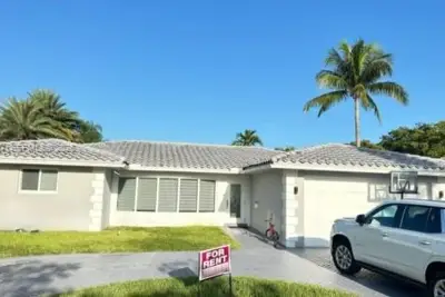3750 N 54th Ave, Hollywood: photo 1 of 58