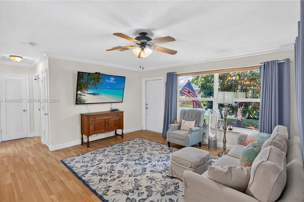 4554 NW 16th Ave, Tamarac: photo 1 of 20