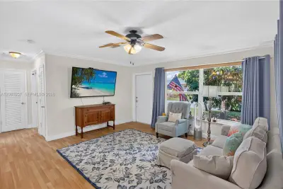 4554 NW 16th Ave, Tamarac: photo 1 of 20