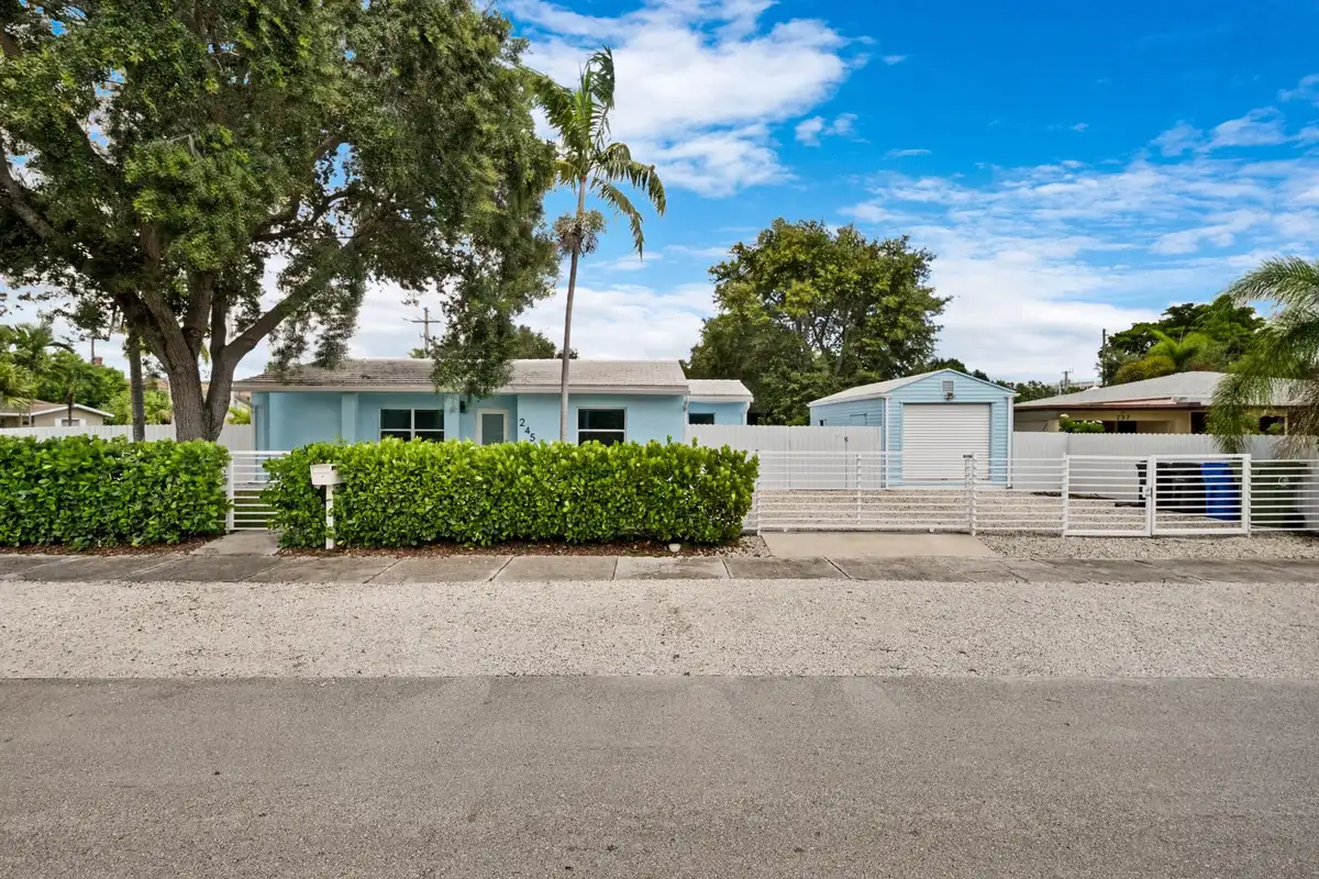 245 SW 20th St, Fort Lauderdale: photo 1 of 21