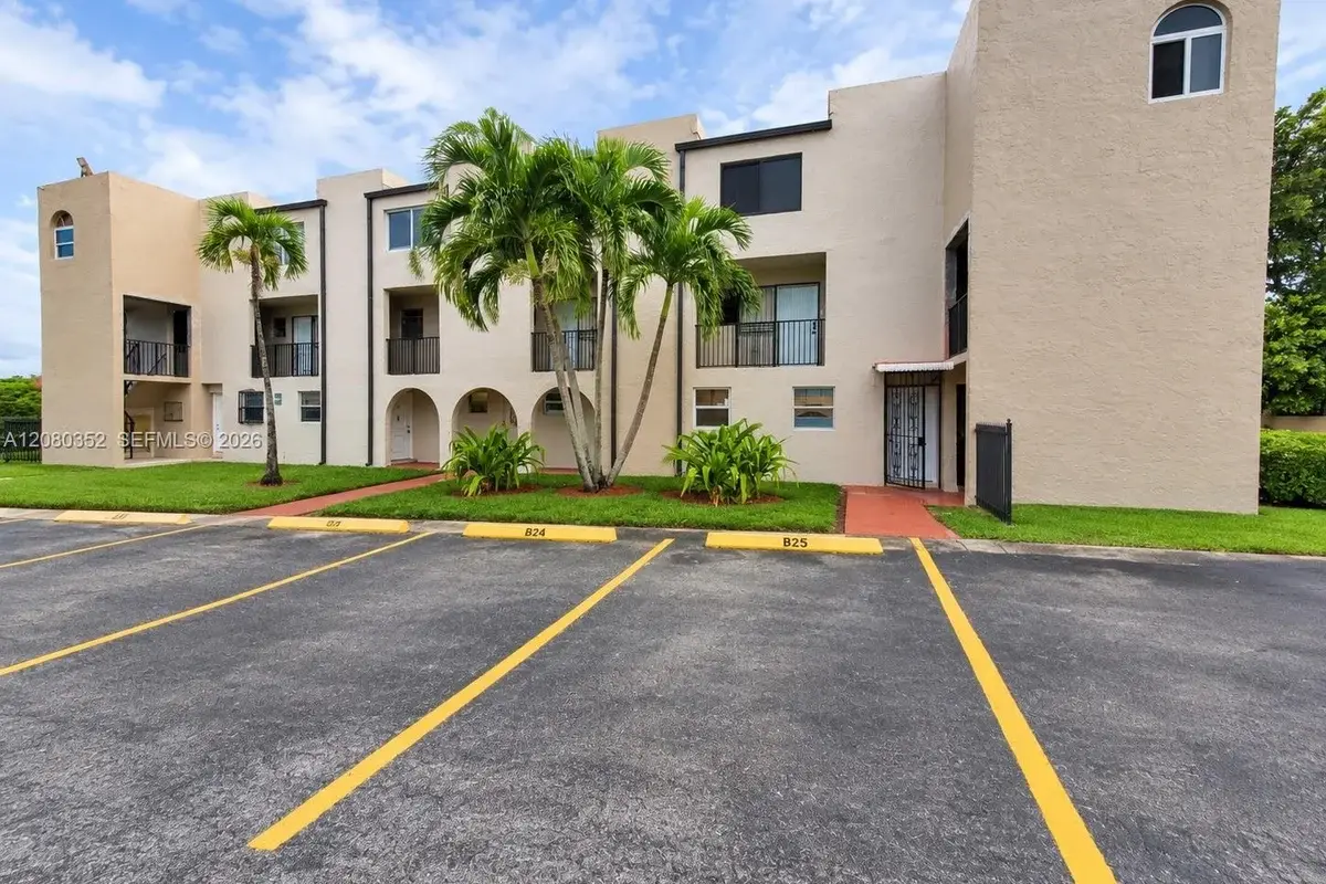 6600 W 2nd Ct #15, Hialeah: photo 1 of 8