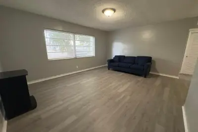 2031 Dewey St #101, Hollywood: photo 1 of 19