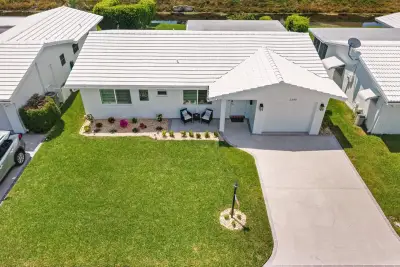 2390 SW 14th Ave, Boynton Beach: photo 1 of 31
