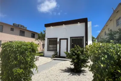 8 S C St, Lake Worth: photo 1 of 15