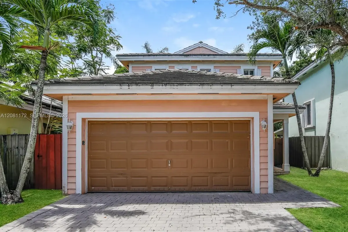 3432 NE 3rd Dr, Homestead: photo 1 of 18