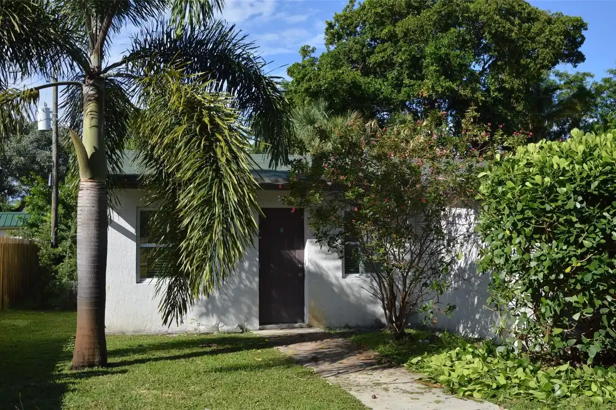 823 NE 14th Ct #A, Fort Lauderdale: photo 1 of 11