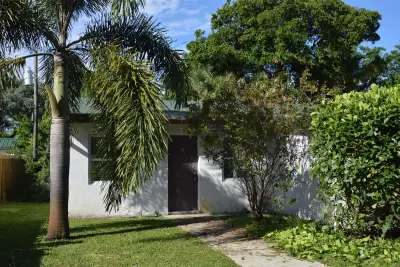 823 NE 14th Ct #A, Fort Lauderdale: photo 1 of 11