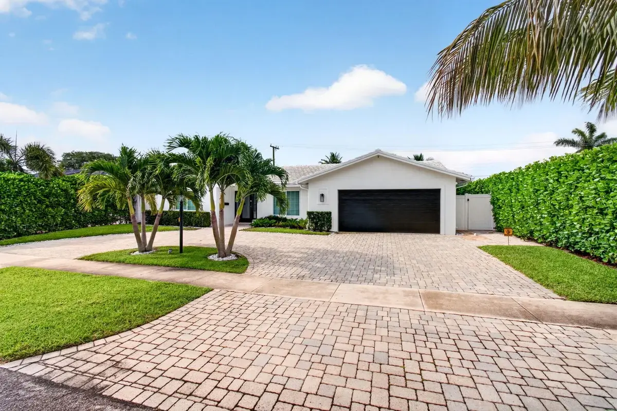 998 SW 7th St, Boca Raton: photo 1 of 82