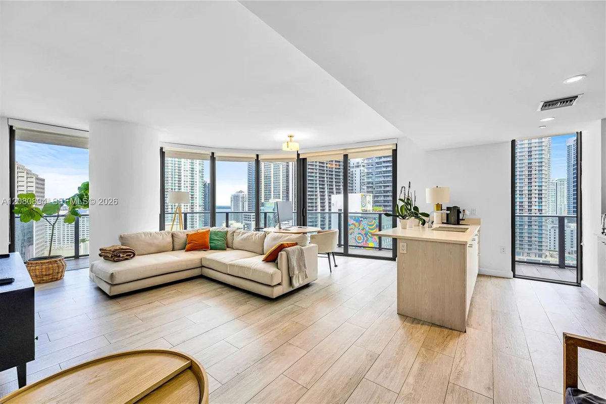 45 SW 9th St #2103, Miami: photo 1 of 29