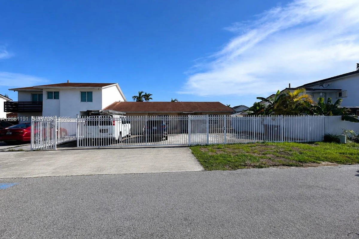 8772 SW 11th St #A, Miami: photo 1 of 25