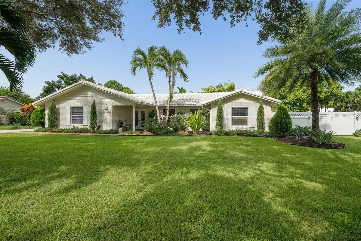 2740 NW 106th Ave, Coral Springs: photo 1 of 32