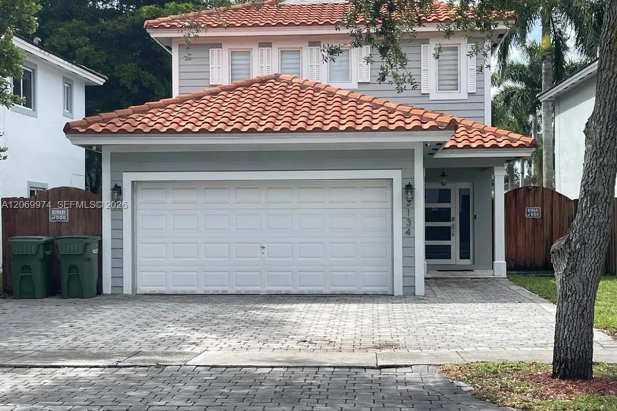 3134 NE 3rd Dr, Homestead: photo 1 of 22