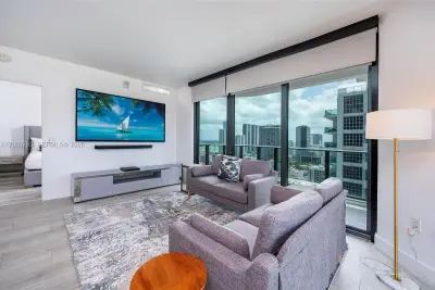 121 NE 34th St #3001, Miami: photo 1 of 23