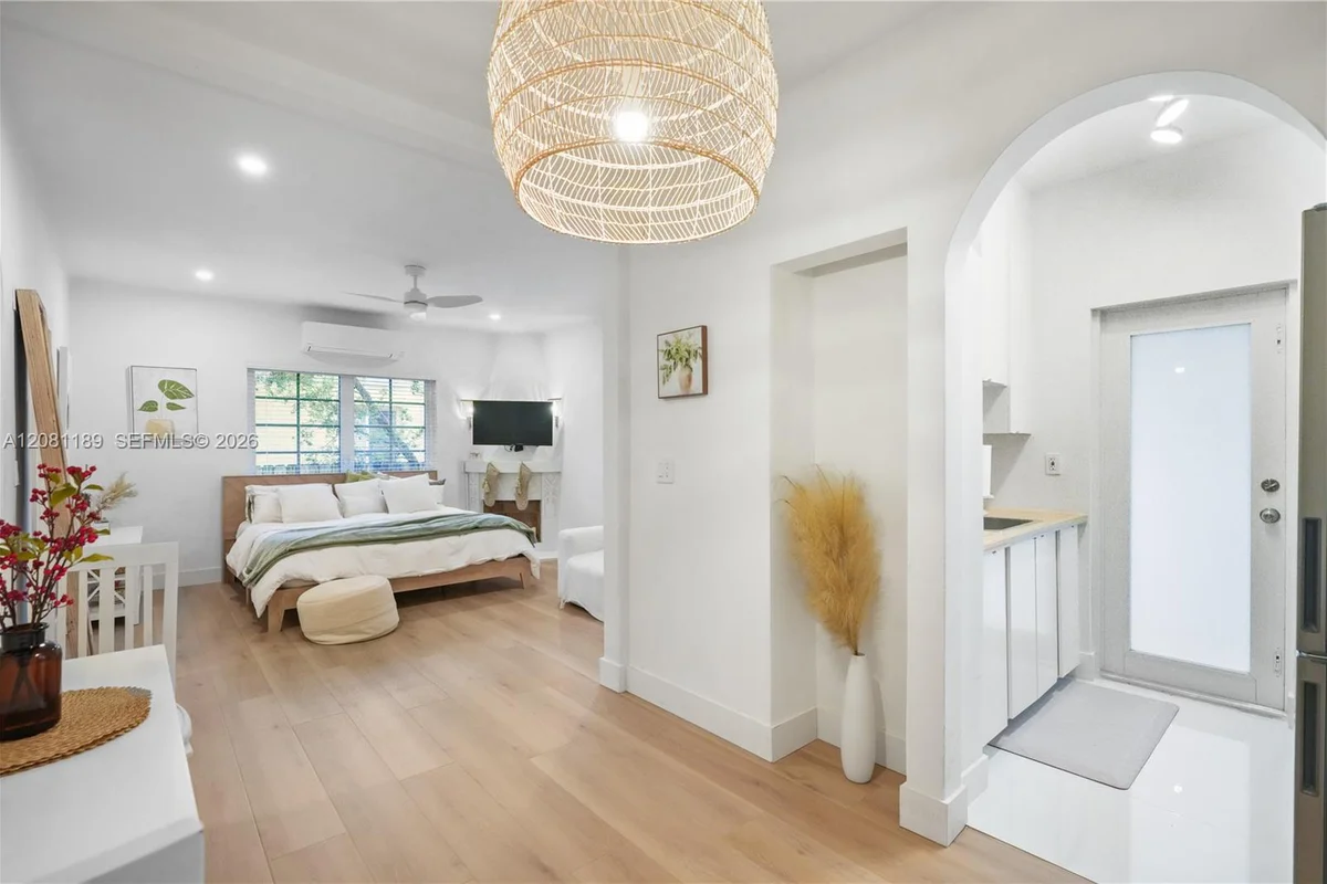 750 Espanola Way #6, Miami Beach: photo 1 of 12