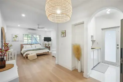 750 Espanola Way #6, Miami Beach: photo 1 of 12