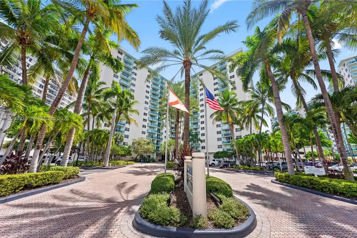 3801 S Ocean Dr #4B, Hollywood: photo 1 of 26