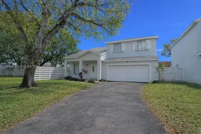 14615 SW 142nd Place Cir, Miami: photo 1 of 17