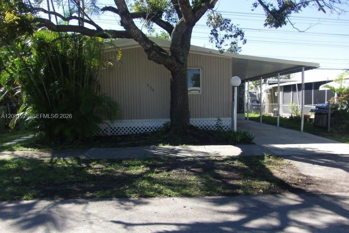710 NW 219th Ave, Pembroke Pines: photo 1 of 16