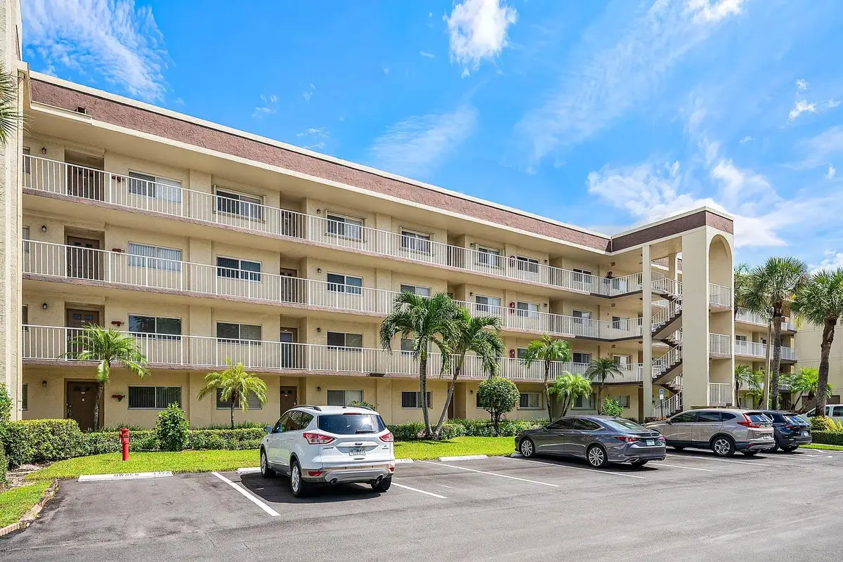 4735 Lucerne Lakes Blvd E #402, Lake Worth: photo 1 of 36
