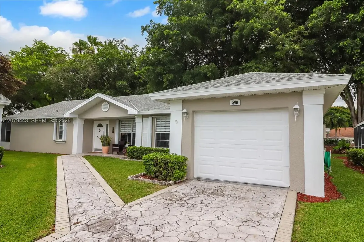 590 SE 19th Dr, Homestead: photo 1 of 34