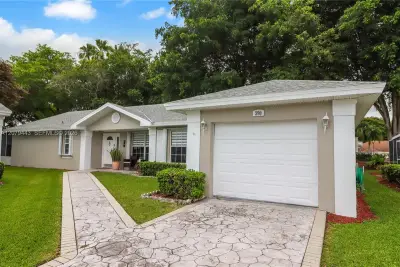 590 SE 19th Dr, Homestead: photo 1 of 34