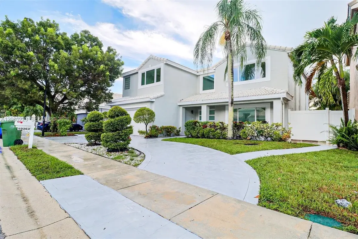 10262 SW 9th Ln, Pembroke Pines: photo 1 of 101